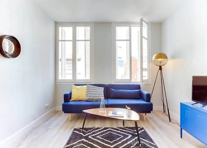 Bright 2Bdr In Trendy Gracia